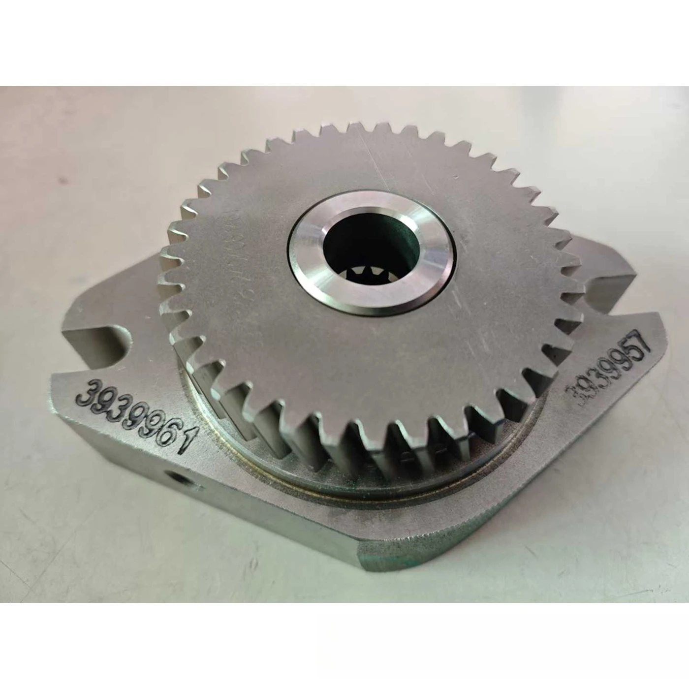 

Dongkang 6B5.9 Construction Machinery Engine Hydraulic Pump Driver 3939963