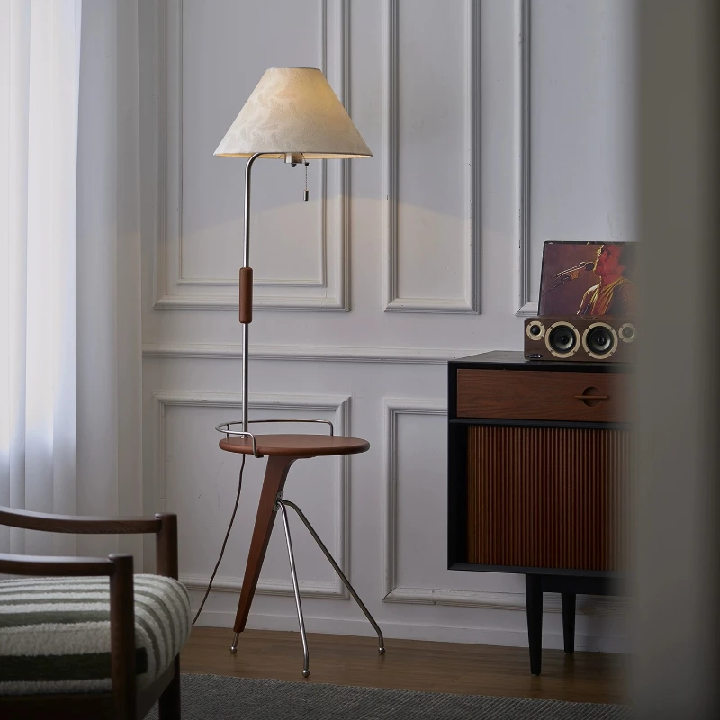 Lámpara de pie, sensación de alta gama junto al sofá en la sala de estar, lámpara de escritorio de ambiente integrada con estante de dormitorio retro americano