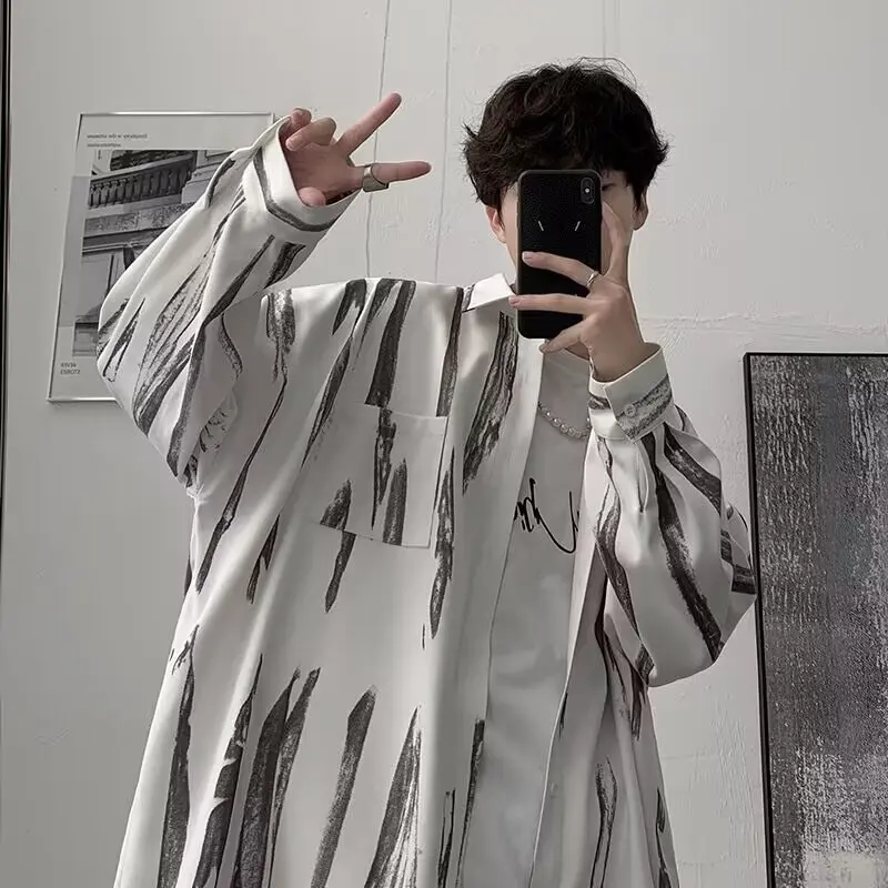 Luźna męska długa koszula z kwiatowym nadrukiem w stylu vintage, idealna na wiosnę i jesień, duży rozmiar 250, casualowa, domowa, modna.