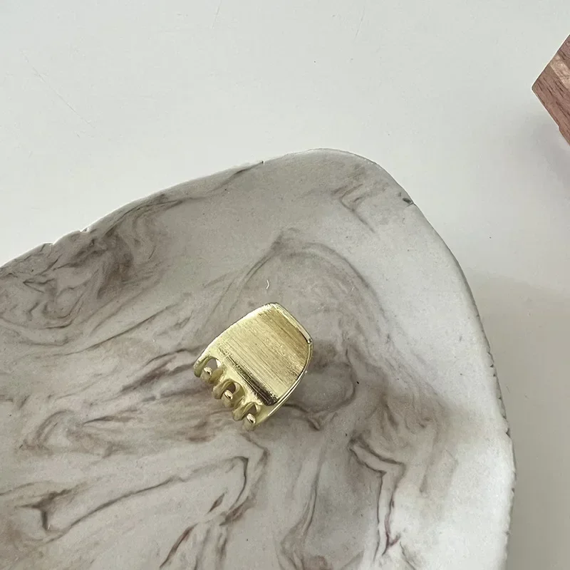 Рисунок 4 - металлические мини-заколки для волос с улыбкой на лице