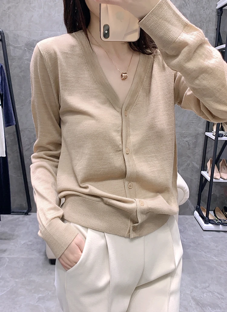 100% Merino Wool Women's V-neck Button Up Cardigan Top Casual Fashionable Spring Autumn Cashmere Thin Knitted Sweater