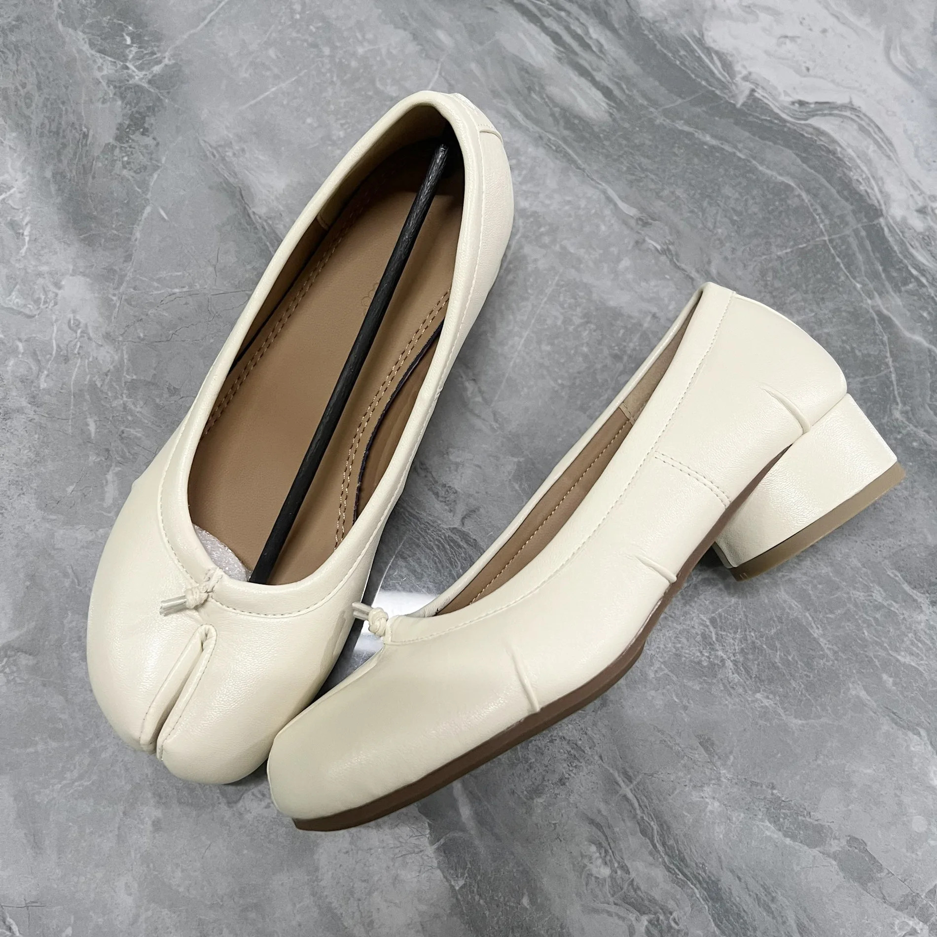 New 2026 Summer Microfiber Leather Split Toe Women Pumps Fashion Designer Low Thick Heeled Tabi Soft Soles Loafers Casual Shoes