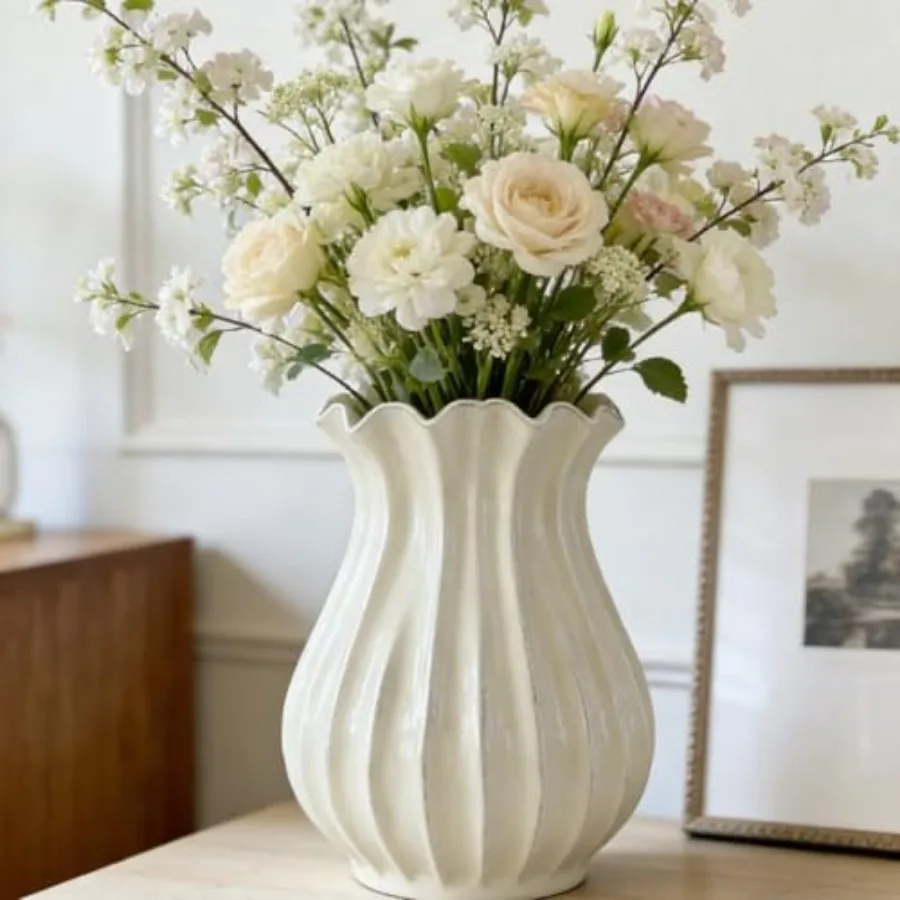 

1 Pack White Vintage Pleated Ceramic Vase Sour Cream Stylish Decorative Flower Vase for Bouquet Living Room Cabinet Table Cente