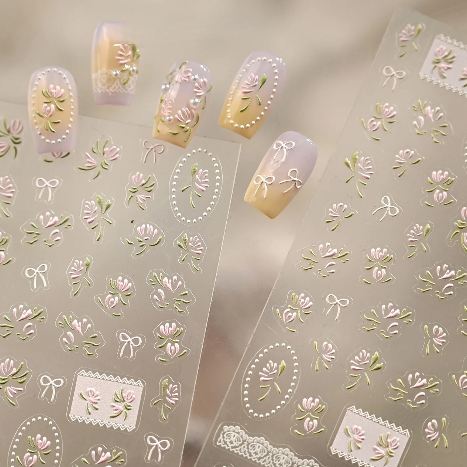 5D Rosa-Grün Verlaufende Kleine Blütenknospen Weiße Schleife Spitze Ovaler Quadratischer Blumenrahmen Frühlings-Wildblumen Rosa Blütenblätter Nagelkunst-Aufkleber
