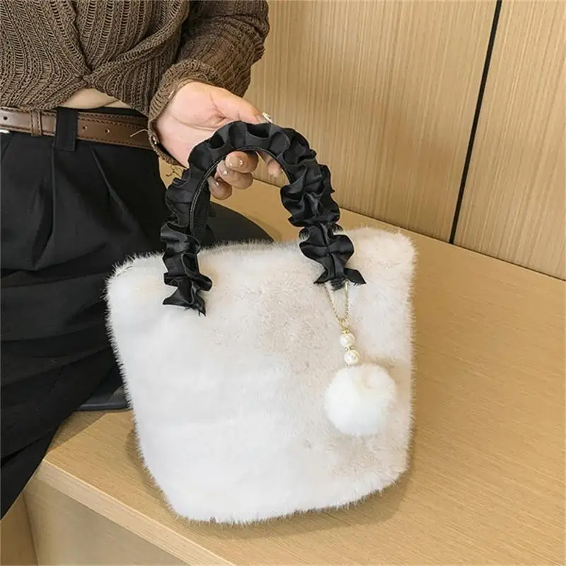 

Elegant Ladies Bag Stylish Shoulder Purse Soft & Luxurious Bag for Any Occasion 20CA