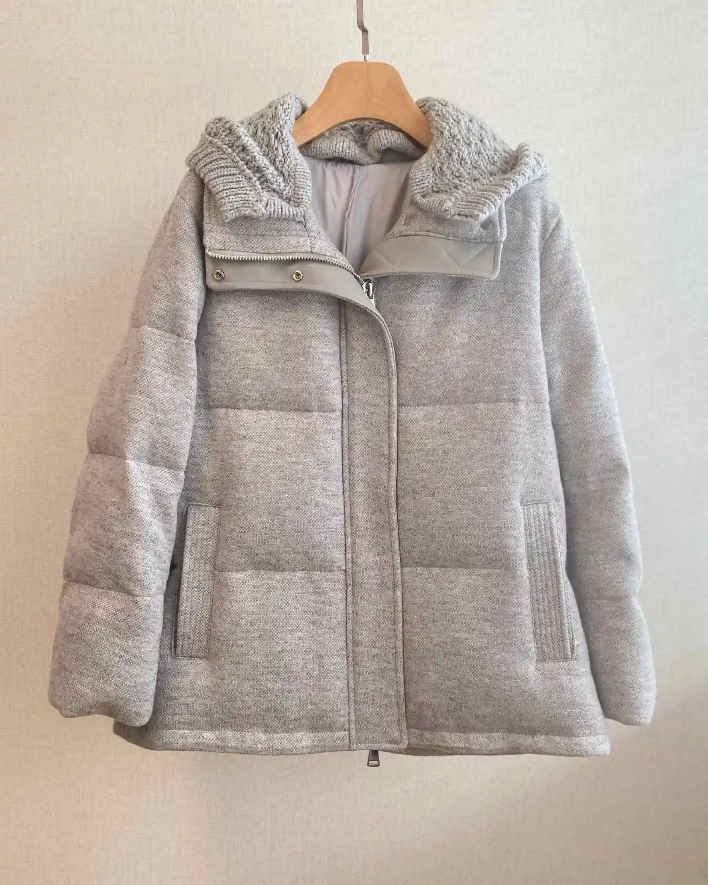 

2025 New Winter Hot-Sale Hooded Knit-Paneled Down Jacket, Fashionable & Warm All-Match Coat