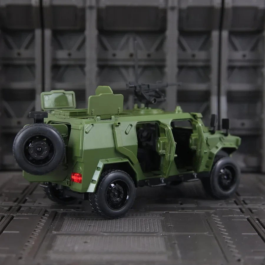 Modelo de aleación de guerrero Dongfeng 1:32, coche blindado todoterreno, juguete para regalo para niños, modelo de coche de aleación fundido a presión coleccionable