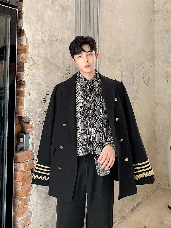 

Retro Luxury Embroidered Men's Suit Jaet Personali Faionable Hairst Sle Casual Comfortable Long Sve Coat