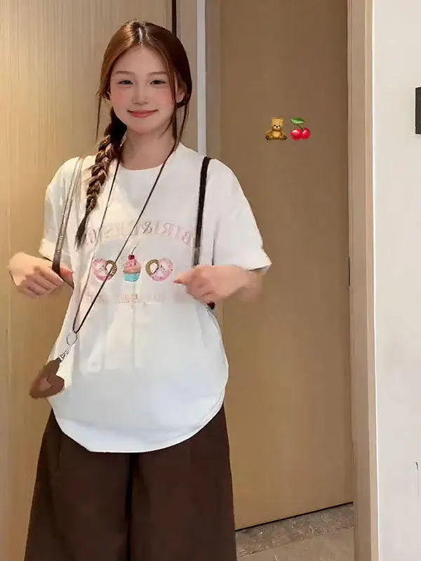 

Летняя женская футболка больших размеров 2026 года с круглым вырезом, вышивкой, коротким рукавом, свободного кроя, повседневная, универсальная, стройнящая, премиум-класса, больших размеров