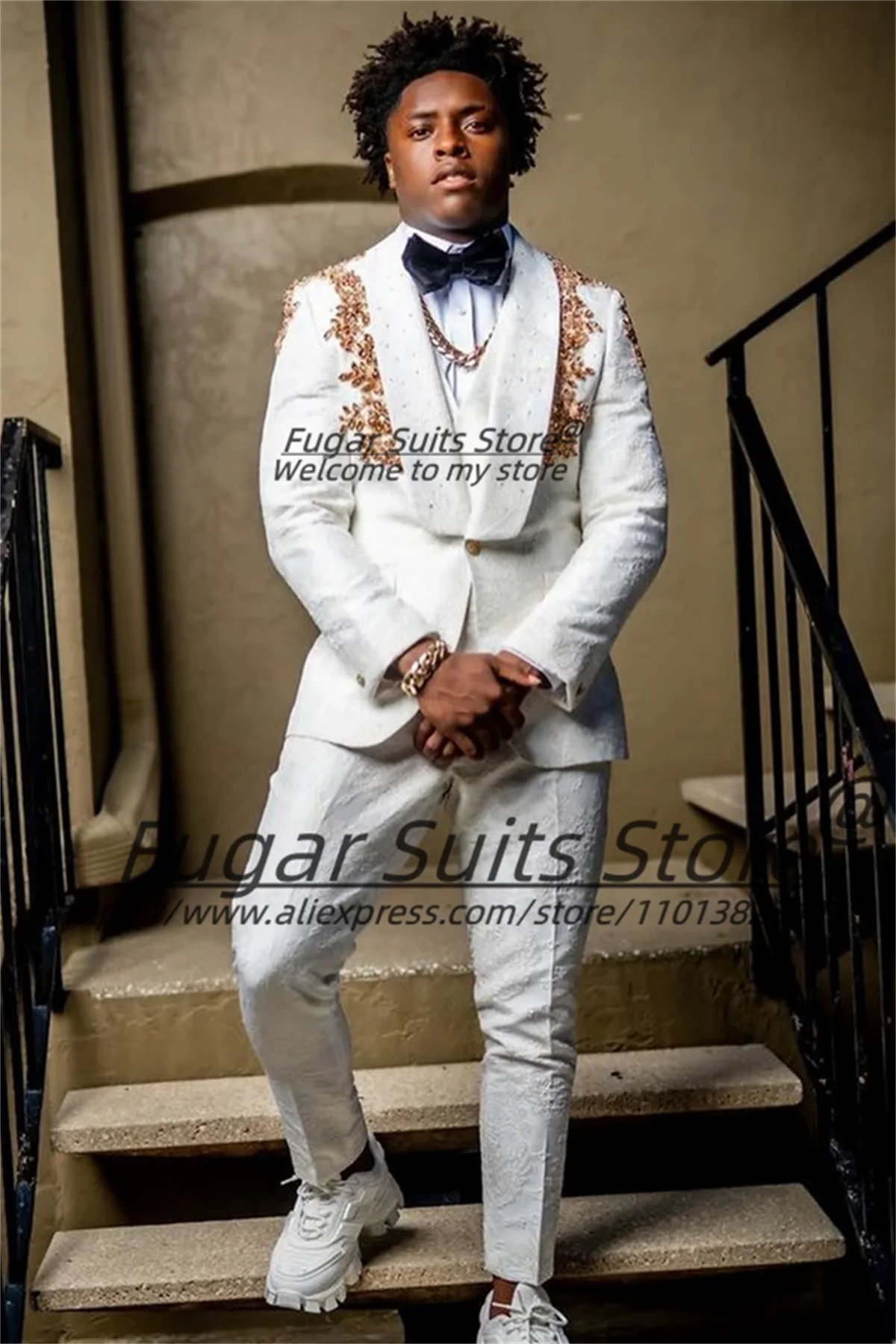 Elegant Jacquard Golden embroidery Luxuly Men Suits Customized Plus Size Men Suits 3 Pcs Sets Groom Wedding Tuxedos Ropa Hombre