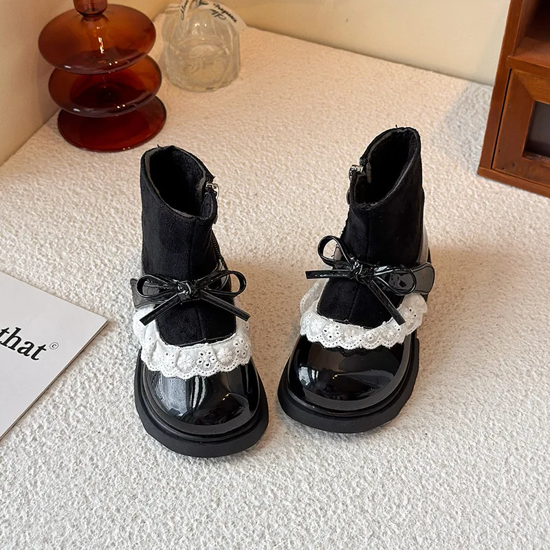2025 موضة بنات جديد حذاء من الجلد الخريف الاطفال السببية أحذية بوت قصيرة ريترو ستايل الدانتيل تقليم الطفل الأحذية الجلدية Zapatos De Mujer