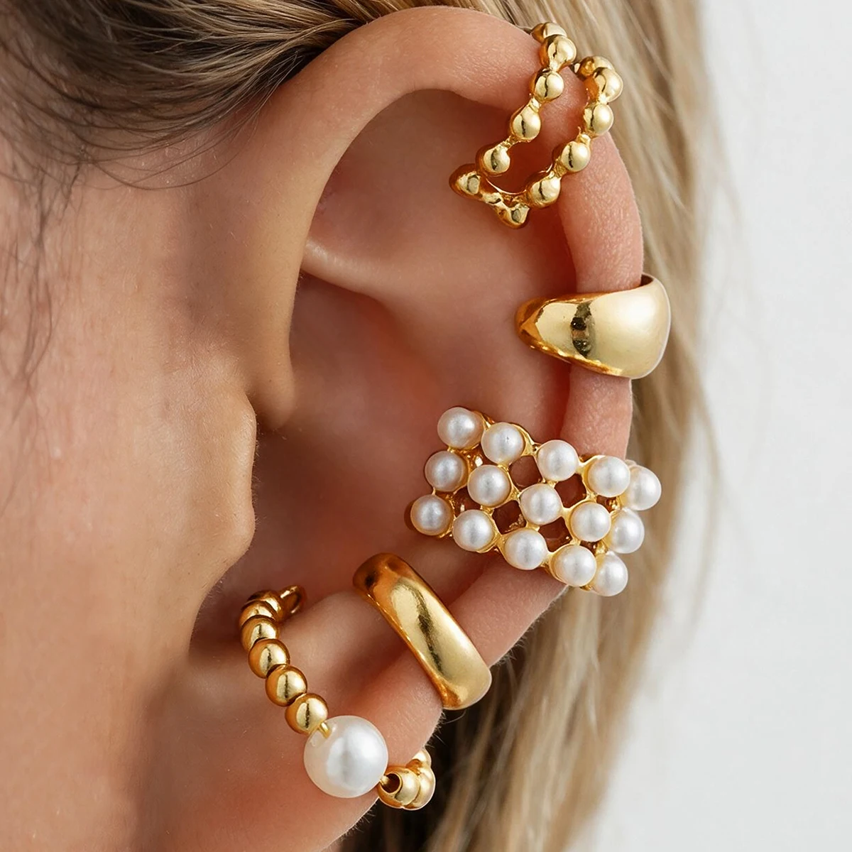 Juego de 5 pendientes de clip anchos con perlas exageradas para mujer, aretes de aro vintage en color dorado, joyería para parejas, ideal para días festivos.