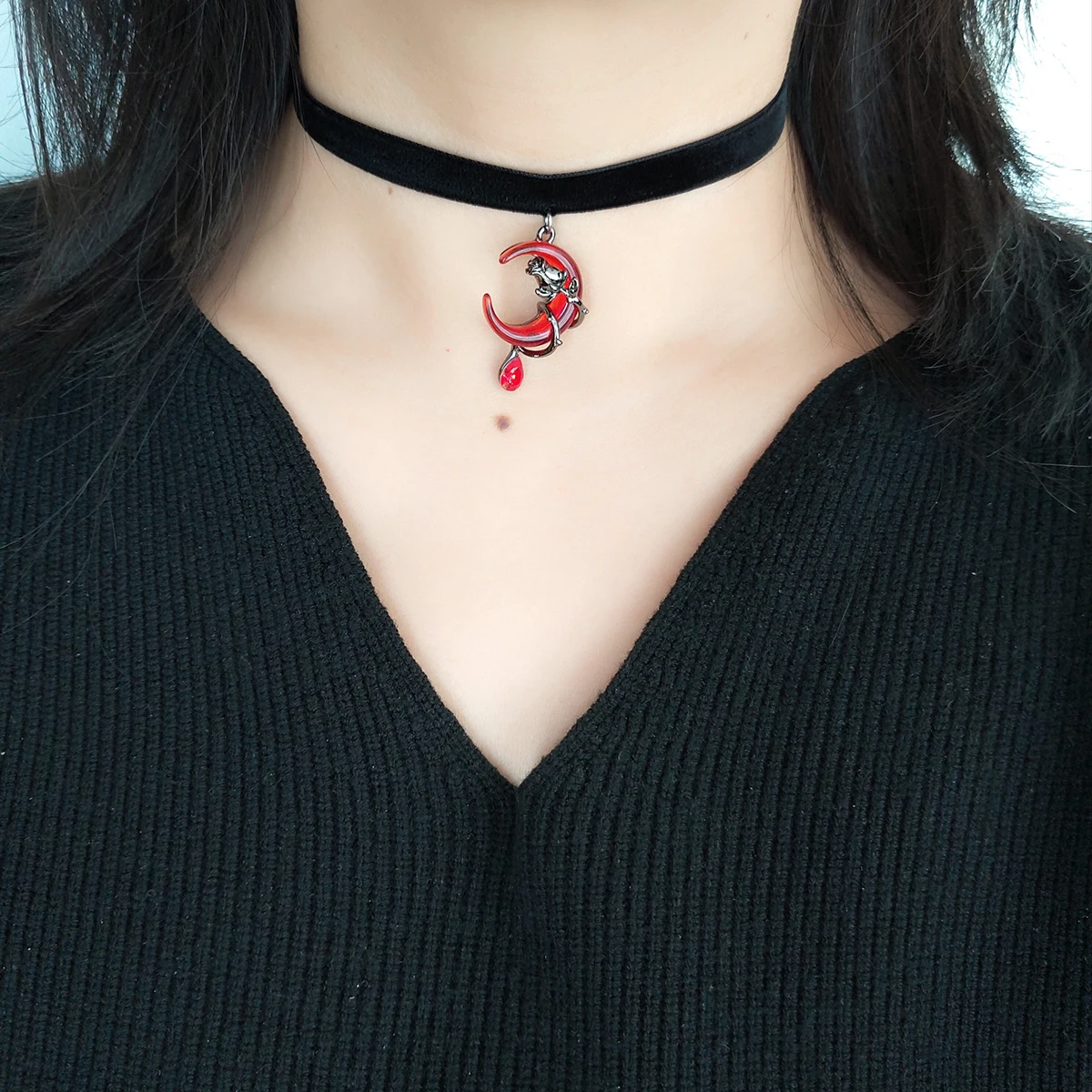قلادة الماس على الطراز القوطي الداكن باللون الأحمر والقمر المائي، قلادة على شكل شريط مخملي أسود، قلادة، إكسسوارات نسائية