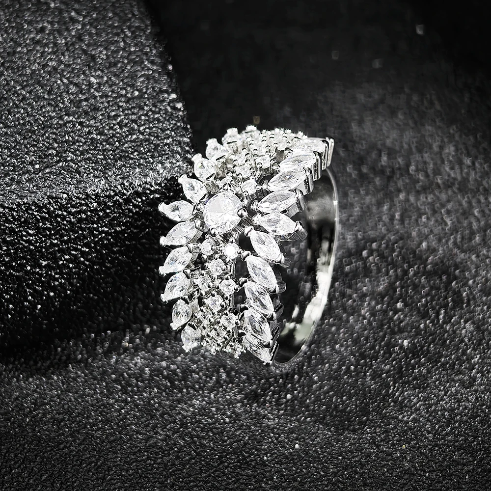 2023 New Luxury Flower Engagement Rings for Women Friends Anniversary Gift Jewelry Wholesale Free Shipping Items R7889