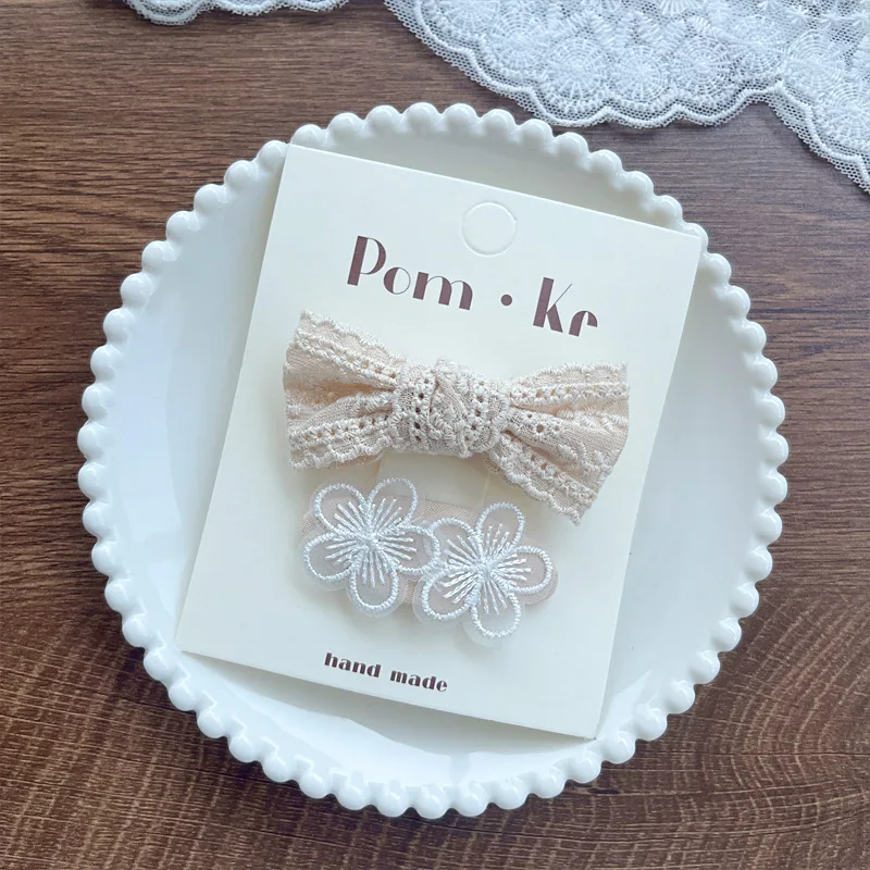 

Butterfly Lace Clips Set with Cultured Pearl Accents Hypoallergenic Snap-less Design for Baby Girls Hair Bows 2pcs