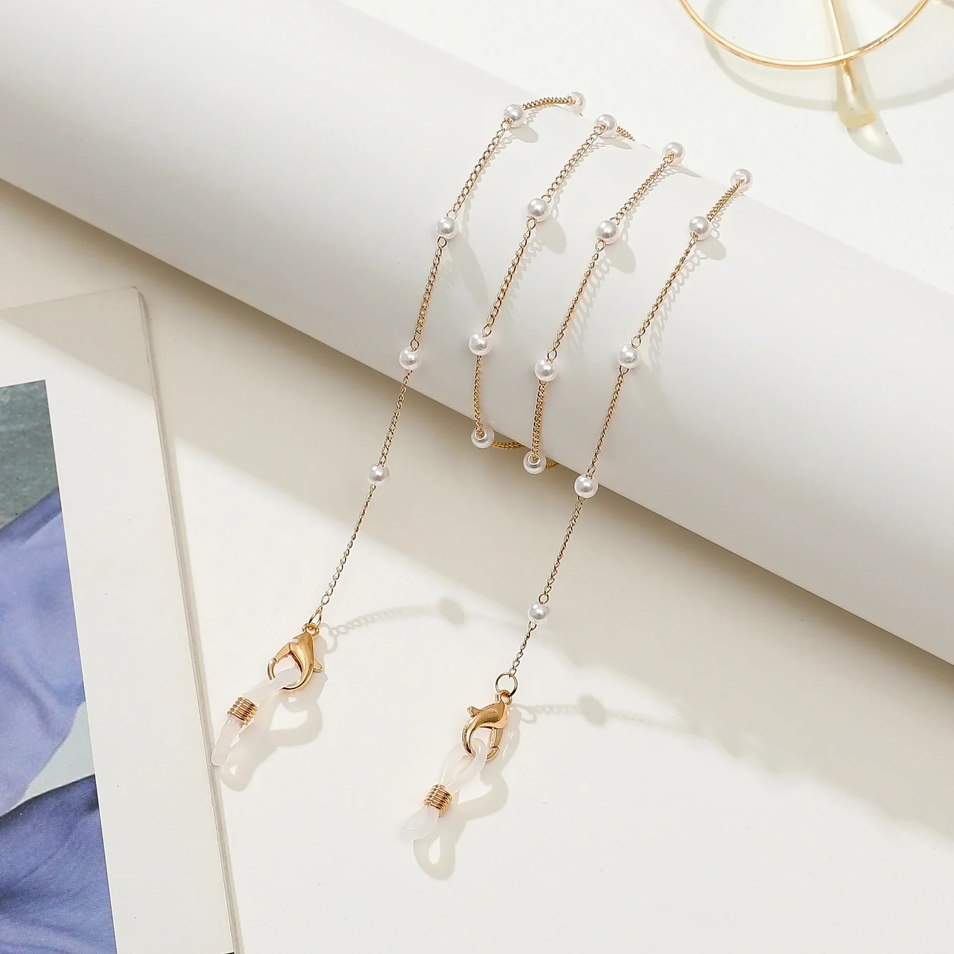 Variant: Glasses Chain 01