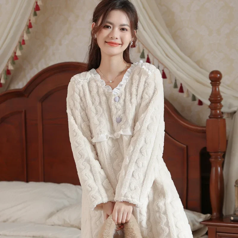 

Winter Velvet Long Sleeve Nightdress Women Sweet Velour Nightdress Romantic Princess Sleepwear Nightwear Fairy Button Nightgown