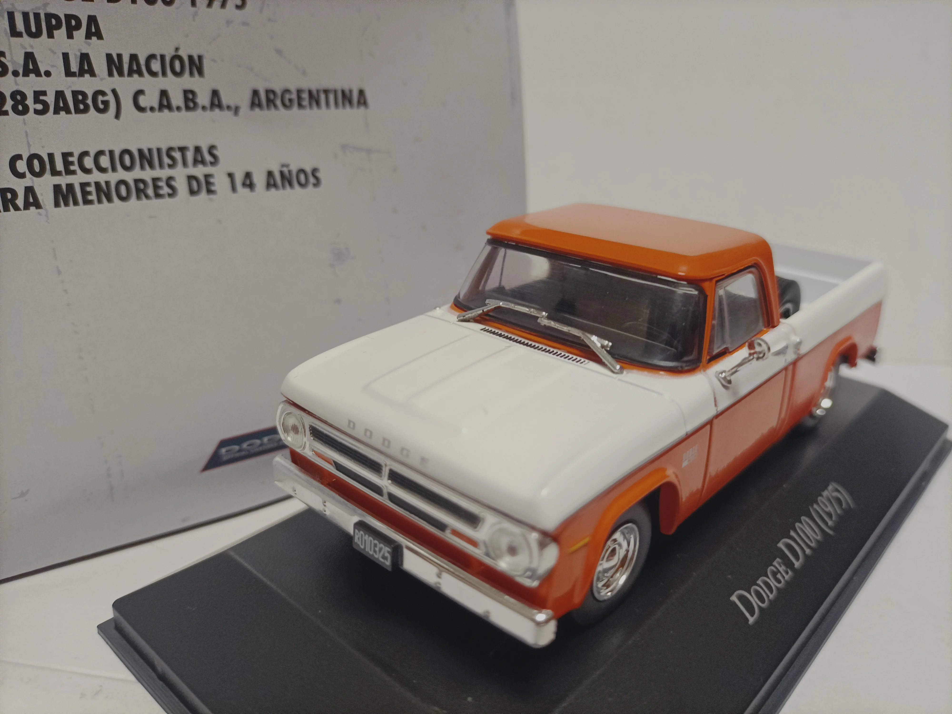 

Diecast Ixo Altaya 1:43 Scale Dodge D100 Pickup 1975 Orange & White Alloy Automobile Model Collectible Toy Gift Souvenir Display