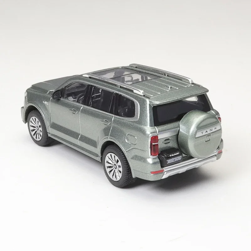 XCarToys 1/64 Tank 500 Sports Edition Silver Alloy Diecast Model Car Toy Collection Gift