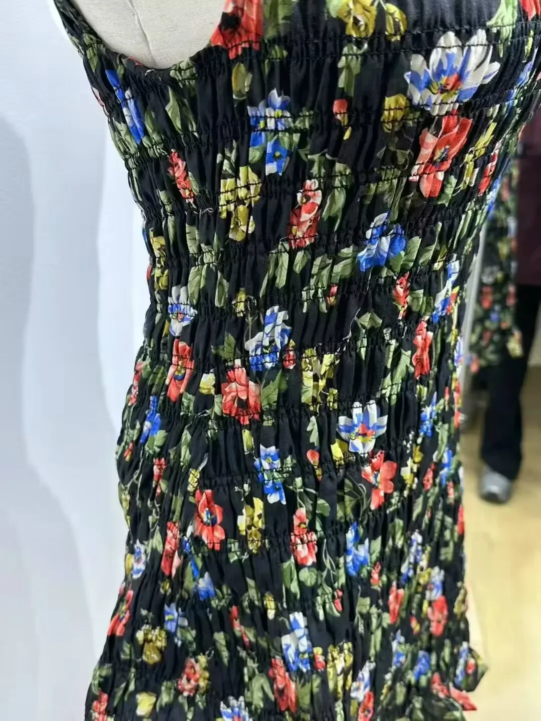 Abito gilet retrò da donna con stampa floreale 2025 Nuovo mini abito in ramiè sottile elegante con scollo tondo senza maniche smock