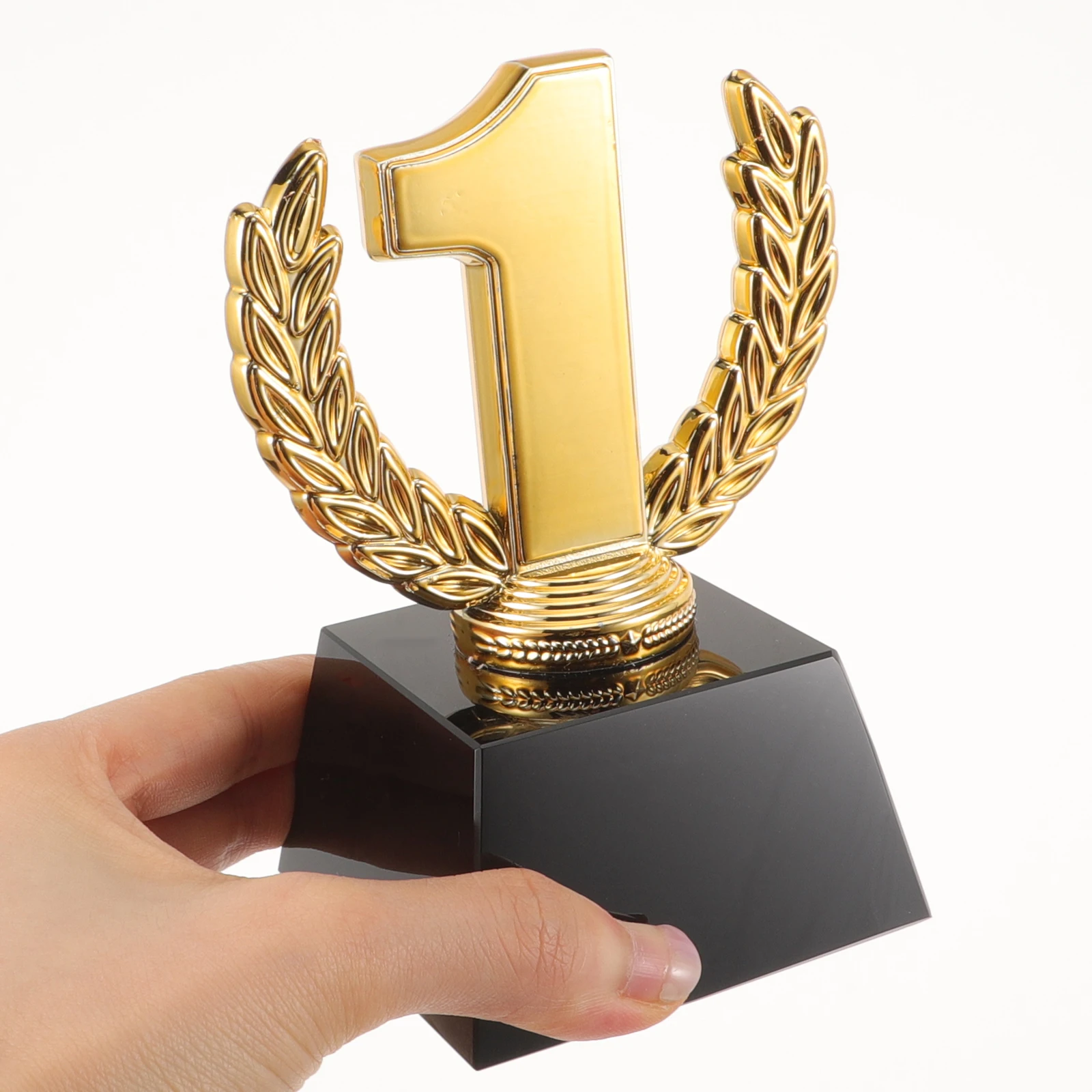 

Crystal Small Trophy Mini Awards Bright Color Excellent Workmanship Plastic Trophies Game Medals Kids Sports Prize Student