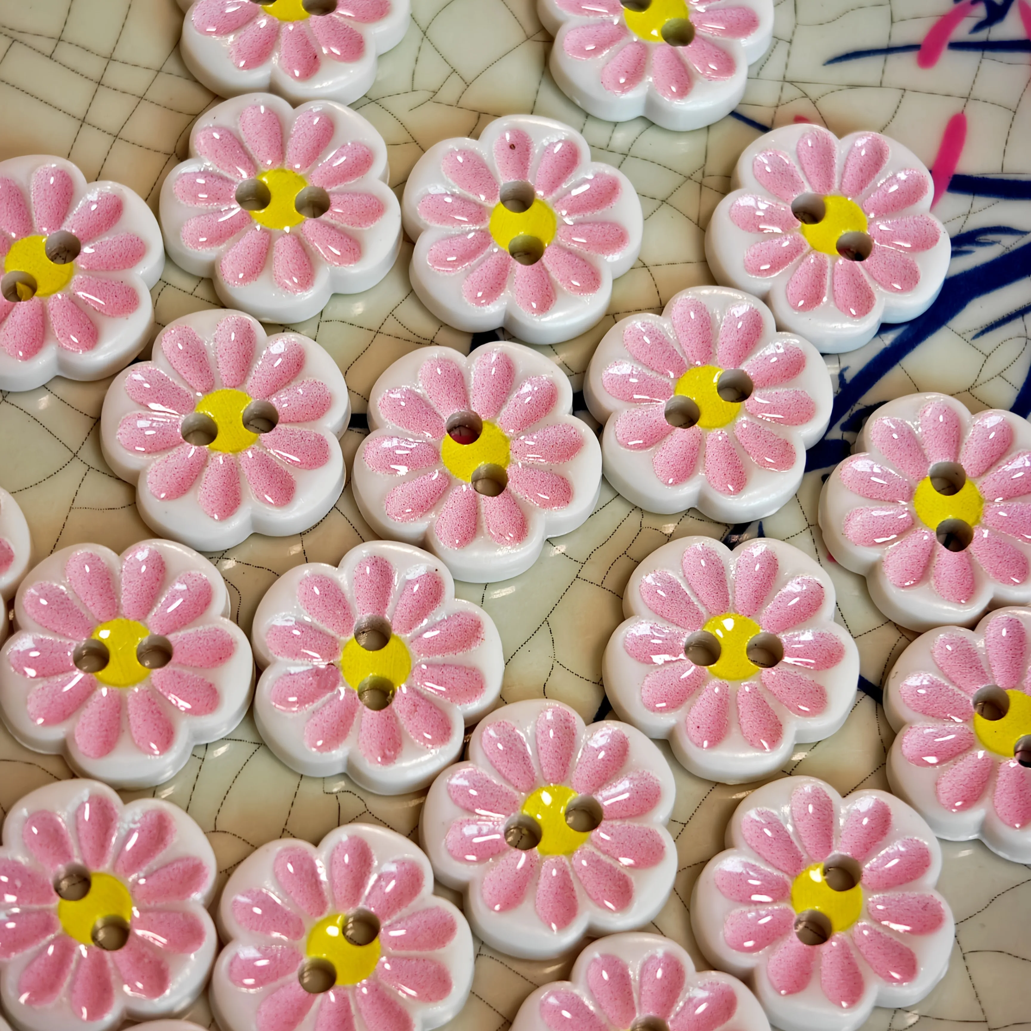 20pcs Pink Floral Two-Eyed Sunflower Resin Buttons Creative Handmade Decorative Buttons