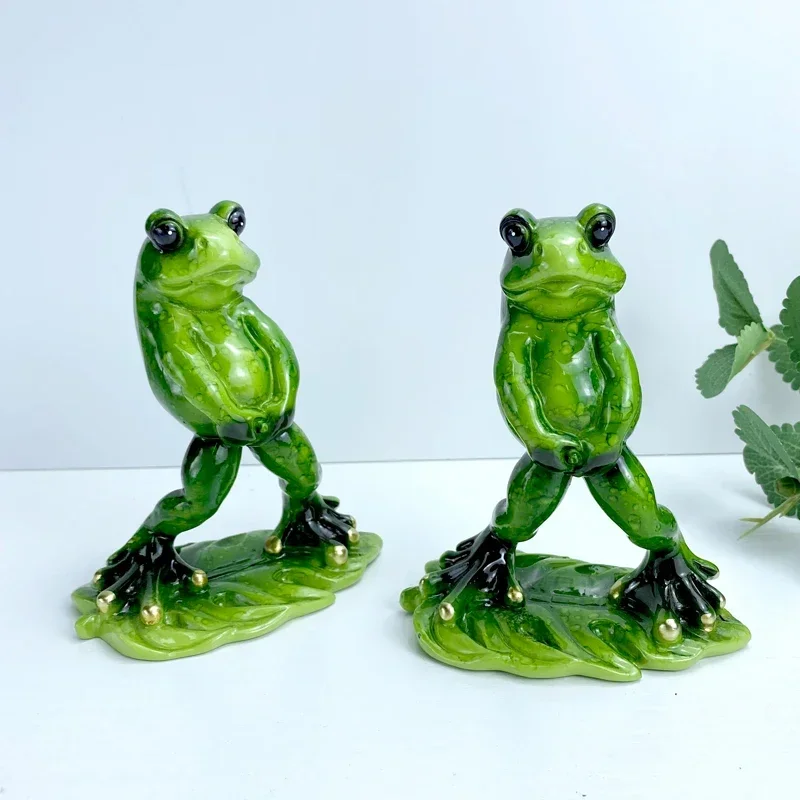 

Resin Pee Frog Figurines for Interior Modern Urinate Statue Piss Desktop Ornament Home Loft Decoration Accessories