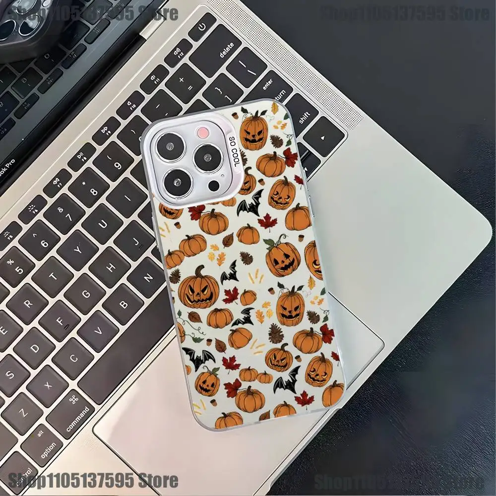 حافظة هاتف على شكل جمجمة اليقطين اللطيفة للهالوين لهواتف iPhone 17,16,15,14,13,12,11,Pro,XS,Max,Plus,Mini,SE4,E غطاء أبيض غير لامع مقاوم للصدمات