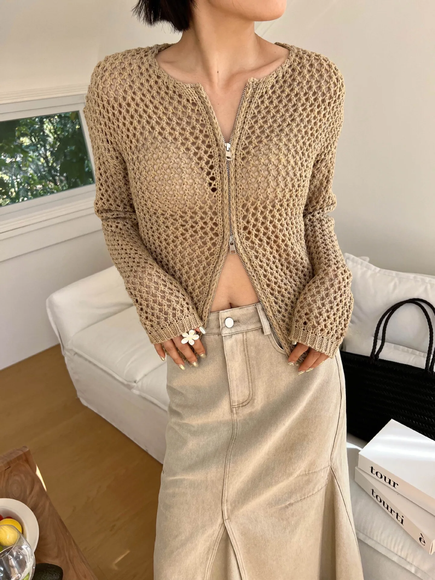 

Leisure hollow out design feeling knitted jacket for women's 2024 new loose and slimming V-neck temperament long sleeved top