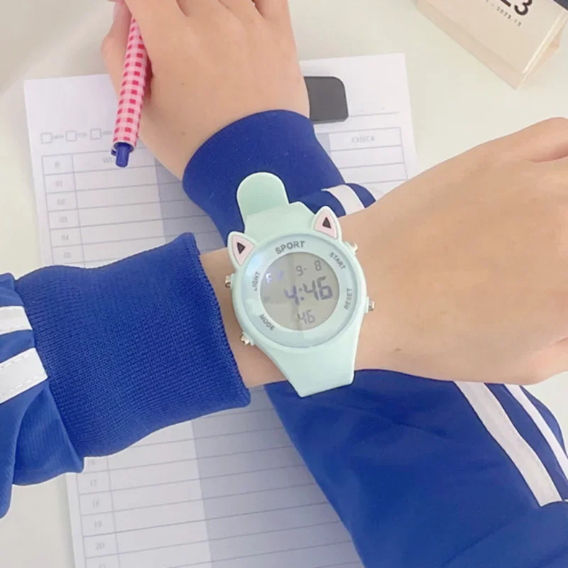 Reloj deportivo luminoso para mujer, pulsera electrónica de estilo universitario, con forma de orejas de gato, Digital, envío directo