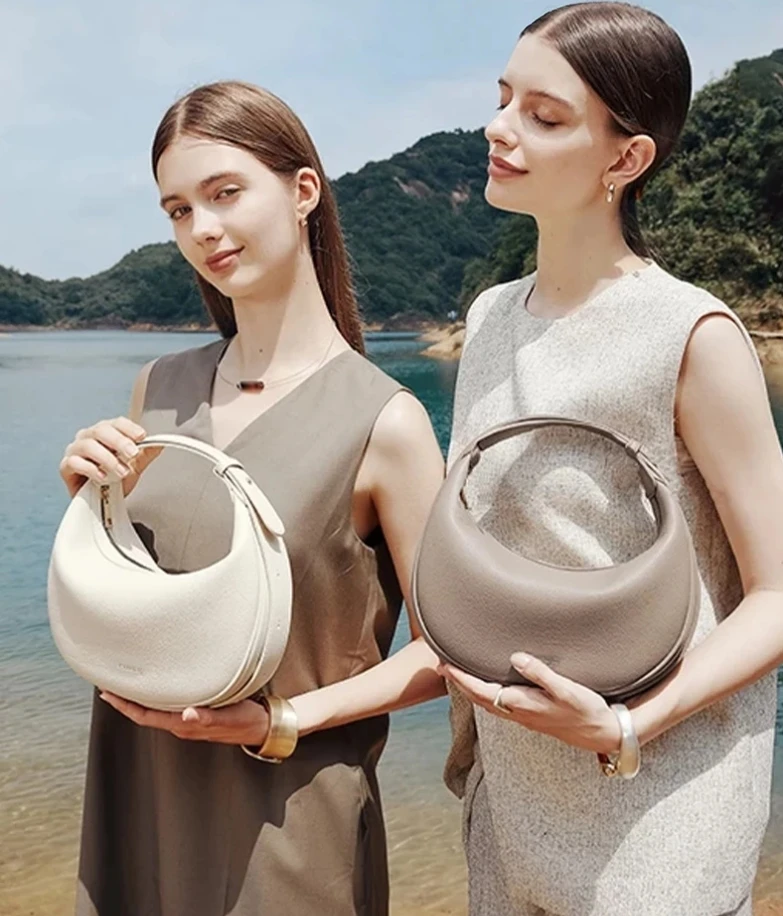 FOXER Marken-PU-Leder Damen Schultertasche 2026 – Modische Halbmond-Handtasche im luxuriösen Design – Umhängetasche als Geschenk für Mädchen – Detail 10