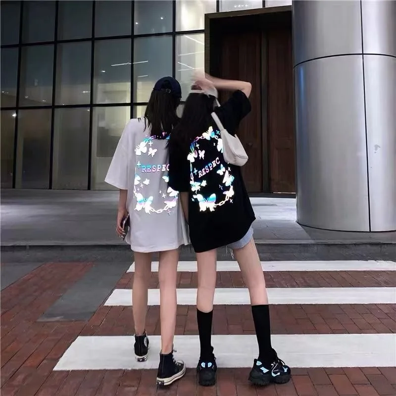 تي شيرت قطني مطبوع عليه فراشة عاكس بأكمام قصيرة فضفاض مناسب للطلاب ملابس غير رسمية صيفية على الطراز الكوري موضة كبيرة الحجم