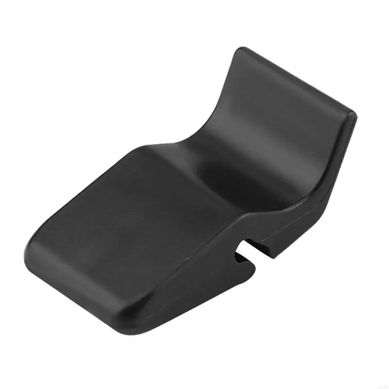 Air Cleaner Housing Clip 920L - usage example