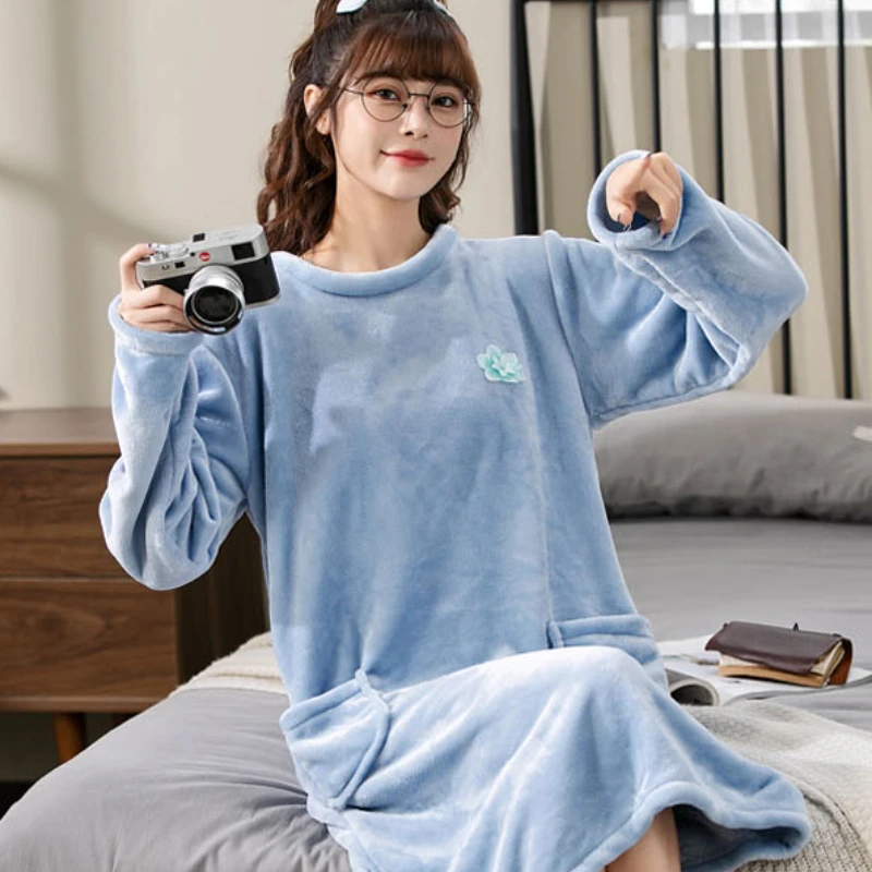 Flannel Nightgown for Women Winter Thick Warm Long Sleeve Lounge Wear Midi Simple Pockets Vintage Chic Nightdress Casual Ladies