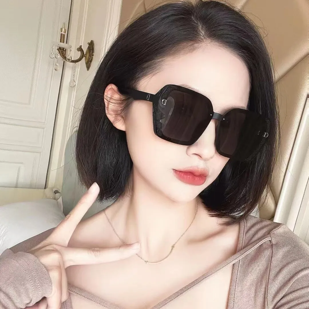 

2025 New! European and American D Letter Retro Trend Fashion Light Luxury Polarized Sunglasses UV Protection Advanced Design