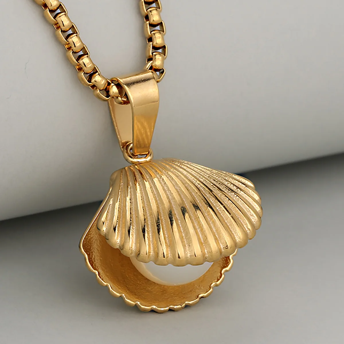

Fresh & Natural Simple Style Pearl Shell Stainless Steel Light Luxury Minority Pendant Necklace For Women and man