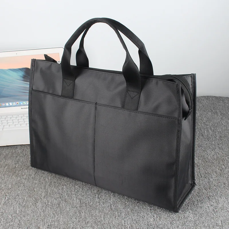 FOTO 3 - Stylish and Spacious Briefcase