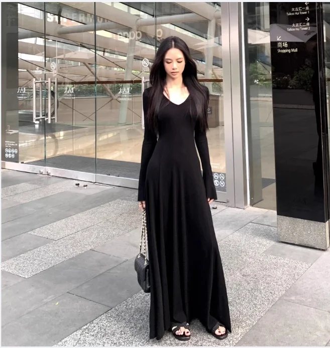 Abito nero a maniche lunghe Donna Primavera 2025 Nuovi abiti maxi con temperamento dimagrante Donna Abito lungo da strada alla moda coreana
