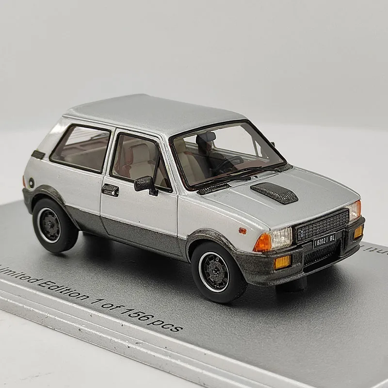 1:43 Innocenti MINI De Tomaso Model Car - usage example