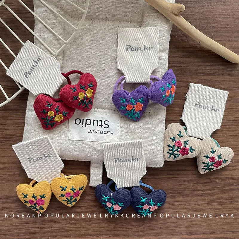 

Детские резинки для волос, зимняя ткань, эластичные держатели для хвоста ручной работы с вышивкой в виде сердца, нескользящий набор булочек, 2 шт.