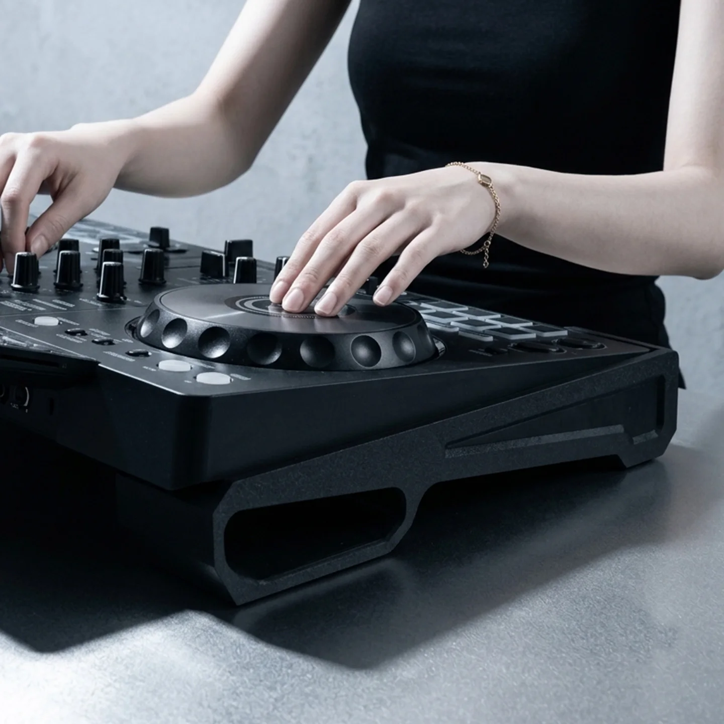Soporte Elevador para Controlador de DJ Pioneer DDJ-FLX4, Base Antideslizante con Almohadillas Antideslizantes, Accesorio para Equipo de DJ