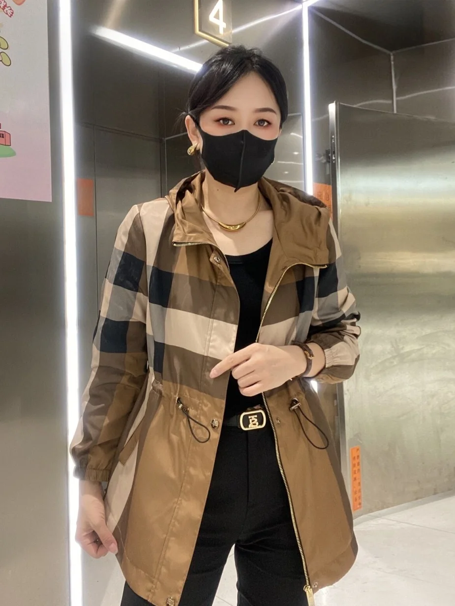 

Повседневная ветровка с капюшоном в британском стиле, женская, приталенная, модная, средней длины, из полиэфирного волокна, с длинными рукавами, на молнии