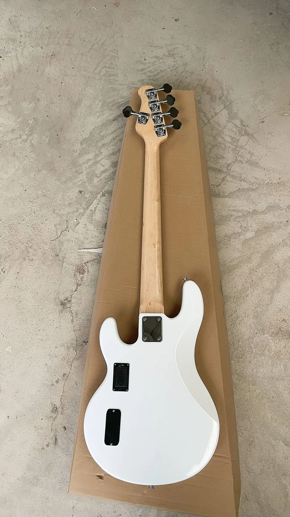 White body 5 strings Electric Bass Guitar With Maple Neck Chrome Hardware Provide customized services