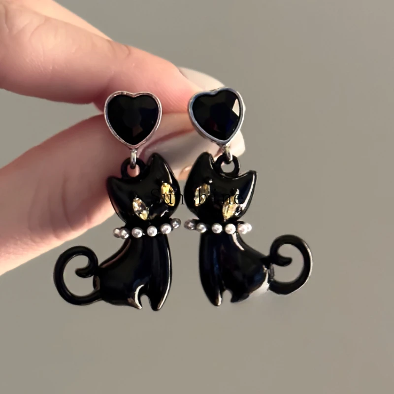 Premium black kitten earrings, sweet and cute heart pearl flash diamond earrings, silver needle.