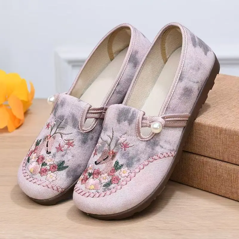 

Women Shallow Flat Sole Embroidered Cloth Shoes Spring Summer New Soft sole Ethnic Style Middle Aged And Elderly Casual Shoes