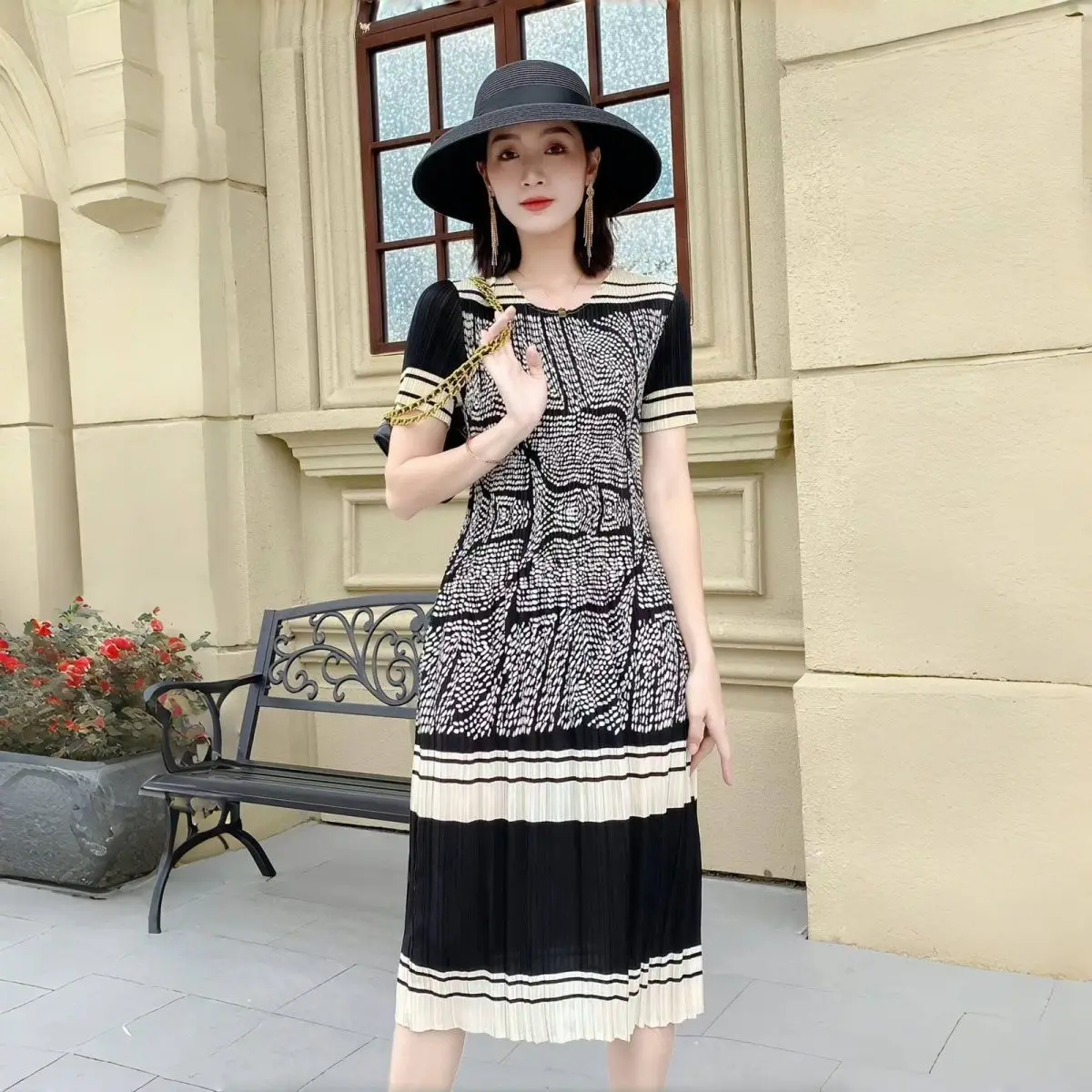 

Summer pleated dress 2025 new printed slim skirt short sleeve age-reducing mother pleated skirt