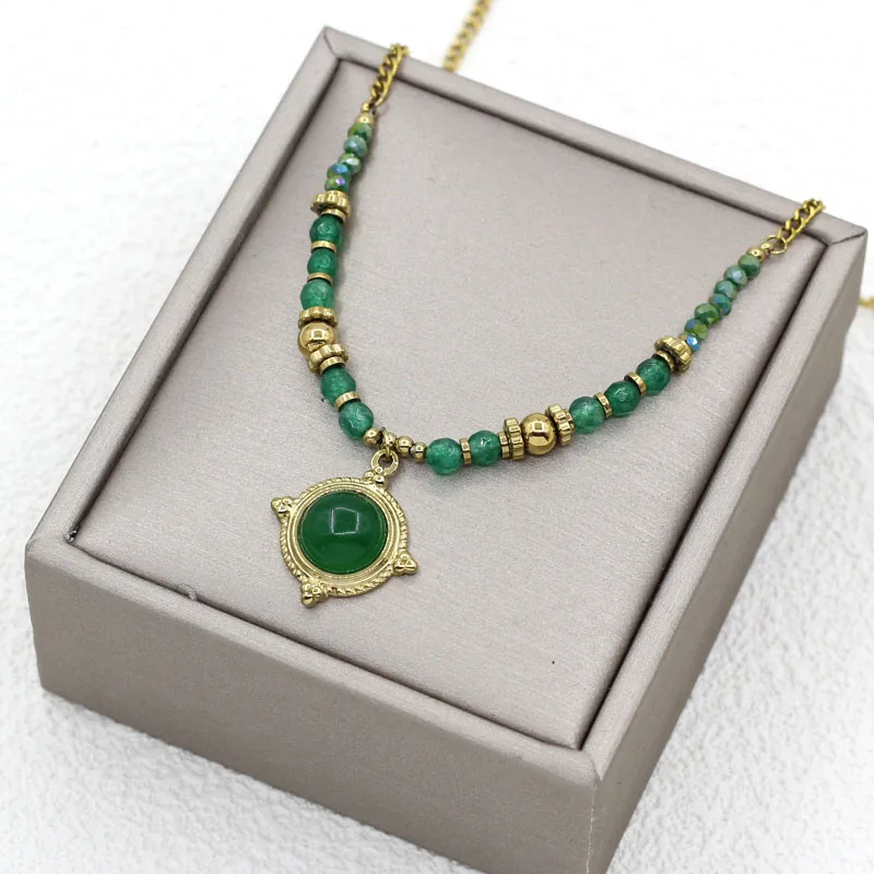 

Classic Retro Inlaid Green Stone Pendant Necklace For Women Stainless Steel Gold-plated Color Protection Anti-allergy Necklace