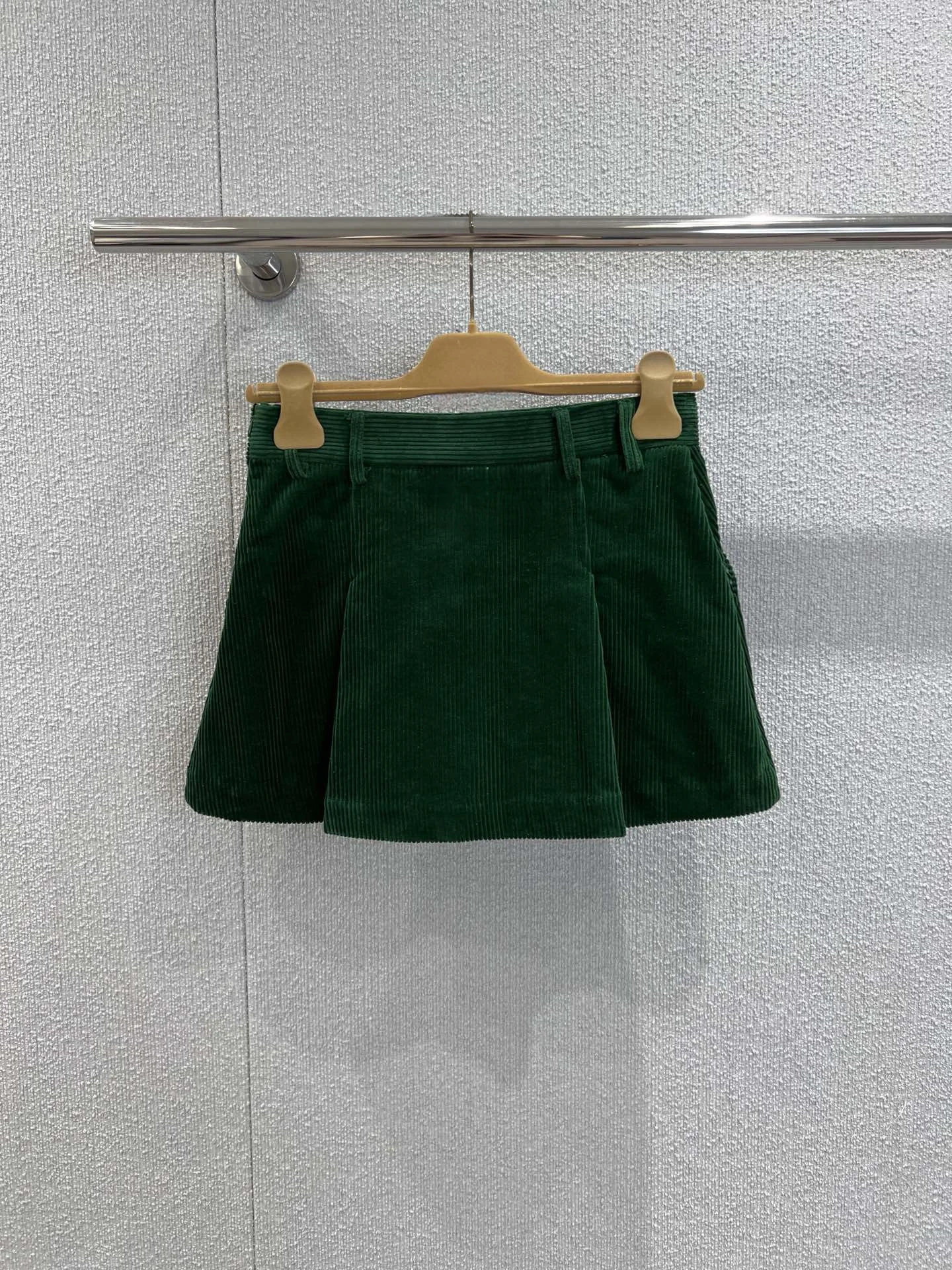 

lectual Sle Corduroy Pleated Skirt Women's High Waist Straight Cut Long Legs Visual Effect Gem een Anti-Static