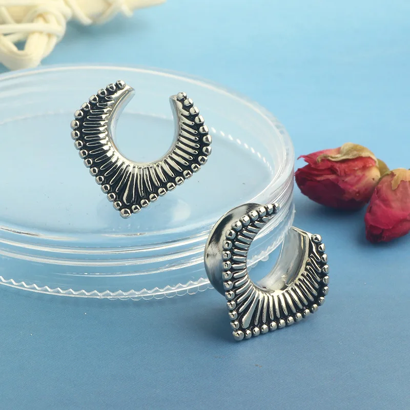 Stainless steel open hollow auricle earring horn ear to expand the trend of fashion body piercing jewelry