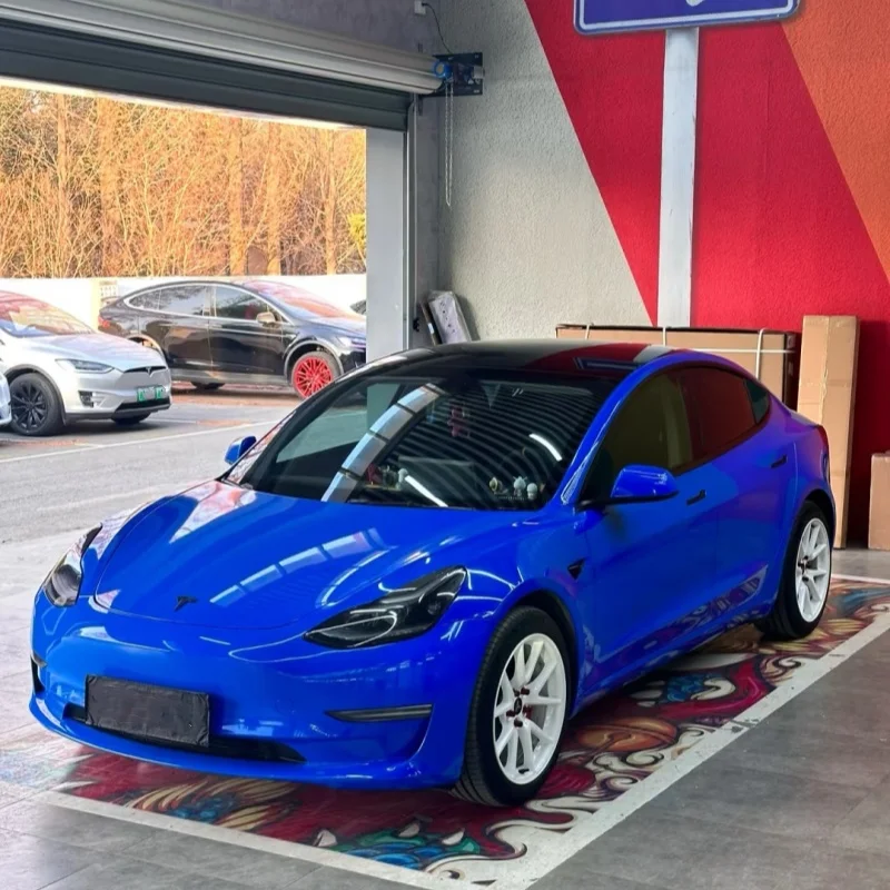 

High-quality glossy sapphire blue vinyl film is a blue vinyl film used for automotive packaging, with guaranteed quality